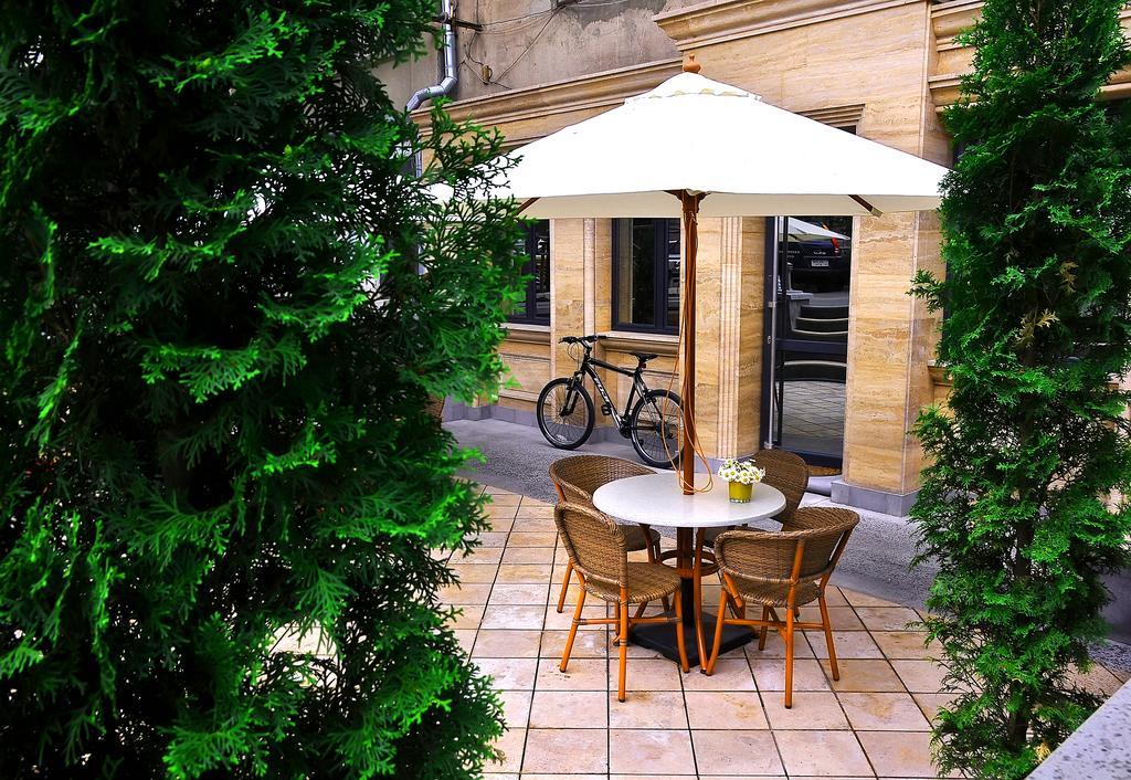 Mga Hostel & Tours Yerevan Exterior photo