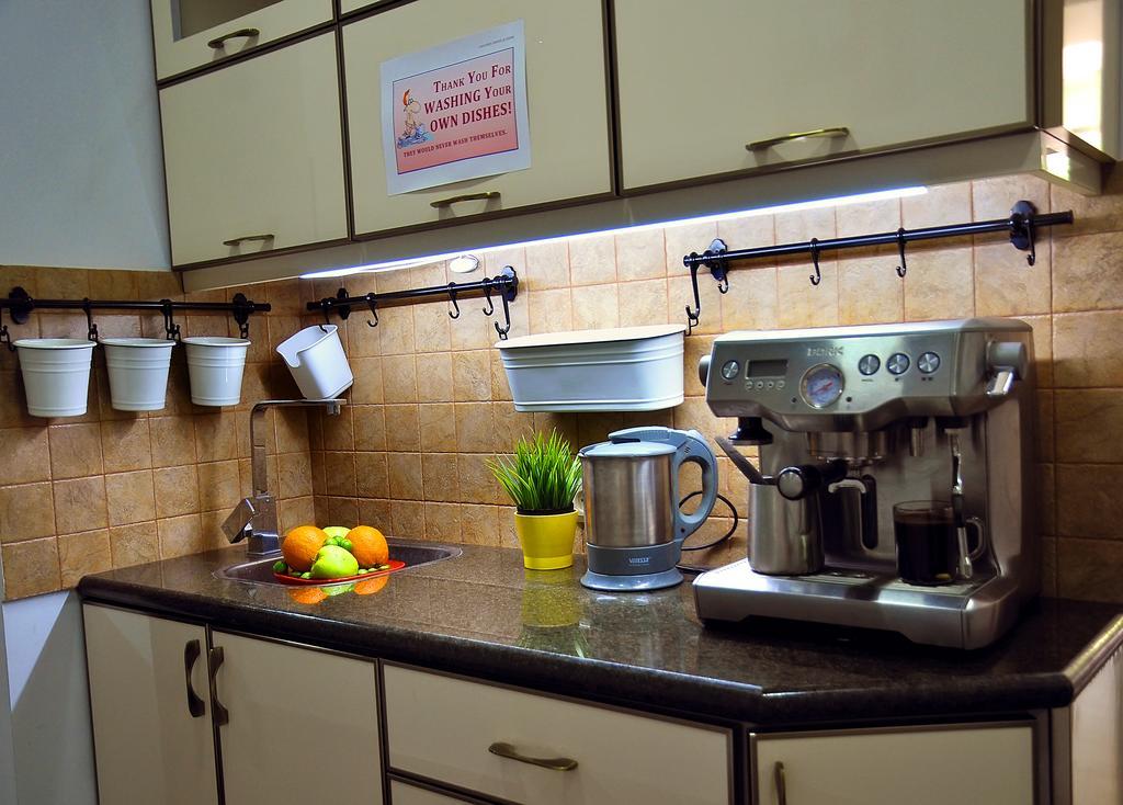 Mga Hostel & Tours Yerevan Exterior photo