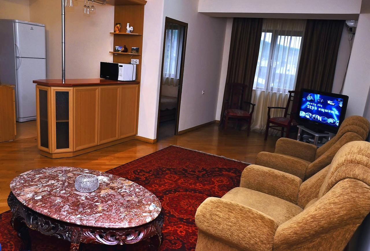 Mga Hostel & Tours Yerevan Exterior photo