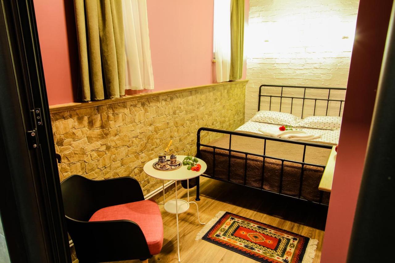 Mga Hostel & Tours Yerevan Exterior photo