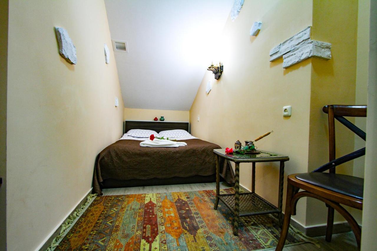 Mga Hostel & Tours Yerevan Exterior photo