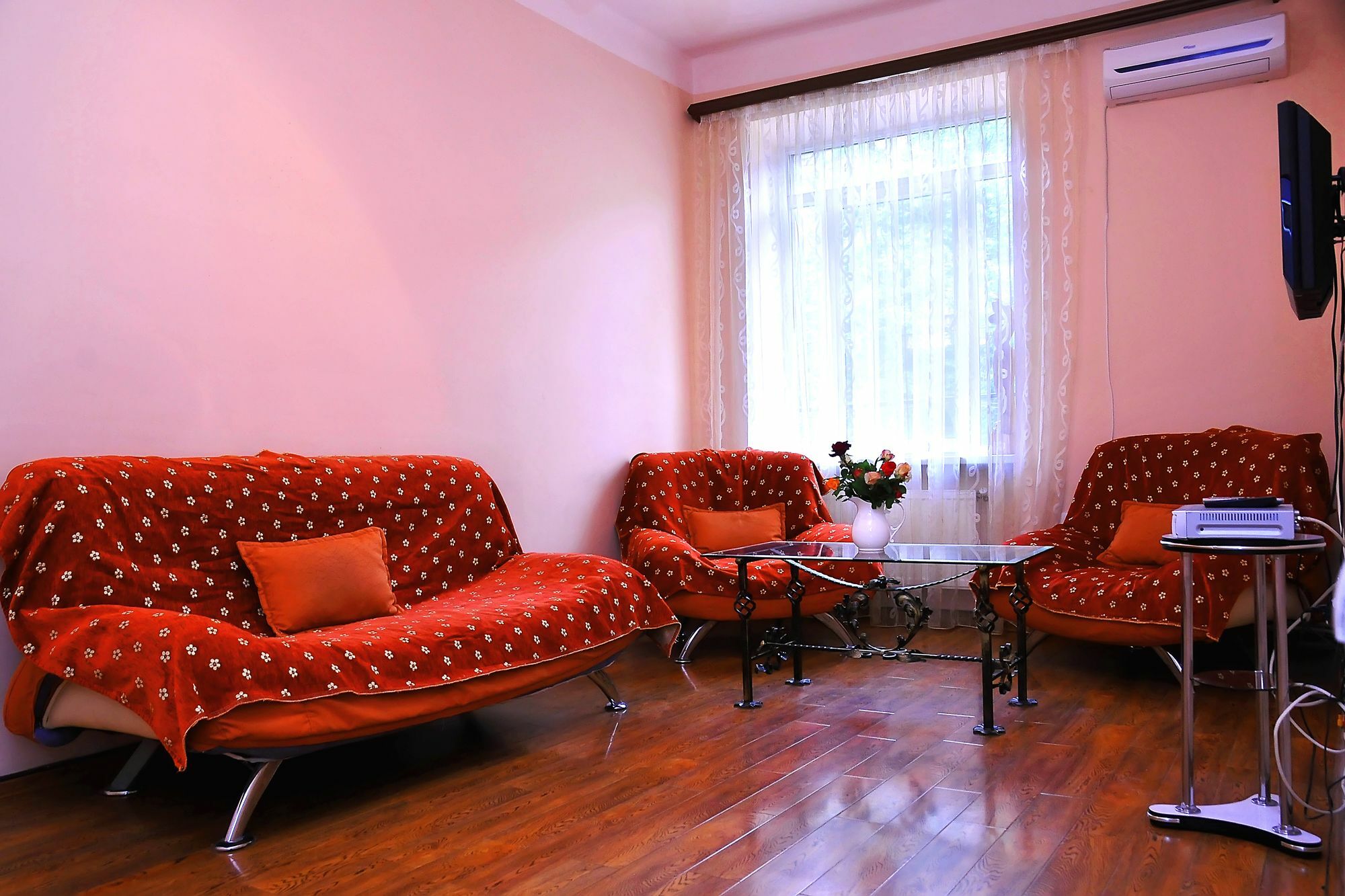 Mga Hostel & Tours Yerevan Exterior photo